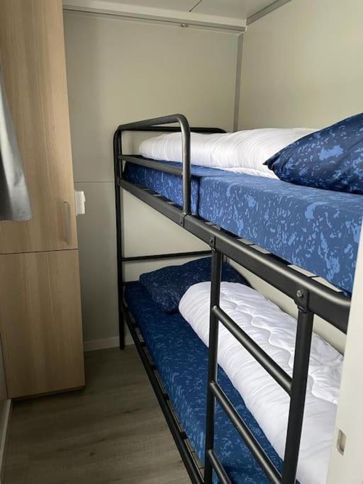 Houseboot Kingfisher, Lake View Бидингхаузен Екстериор снимка