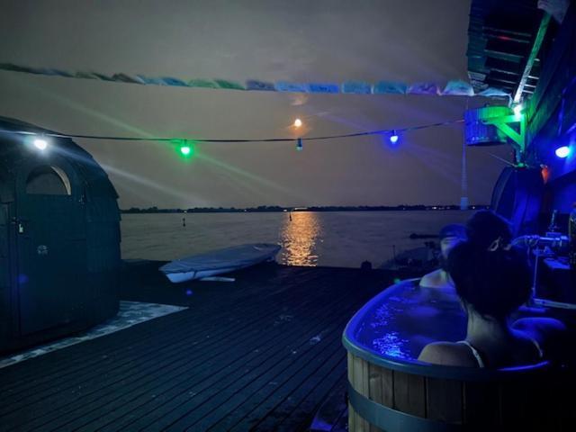 Houseboot Kingfisher, Lake View Бидингхаузен Екстериор снимка